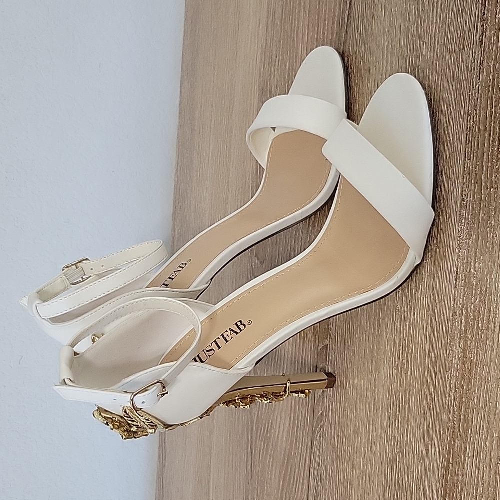 White sandals US sz 9